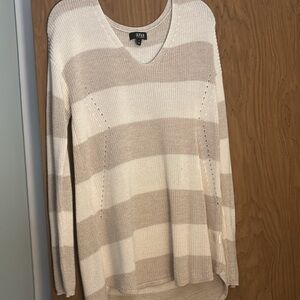 V-neck Ana stripped sweater lightweight cotton!